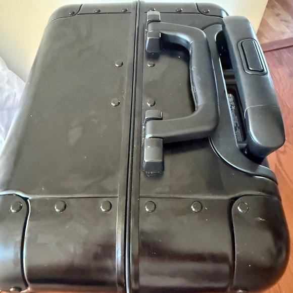 Away The Bigger Carry-On: Aluminum Edition (Onyx Black) w/ USB Charge & Battery - Picture 8 of 16